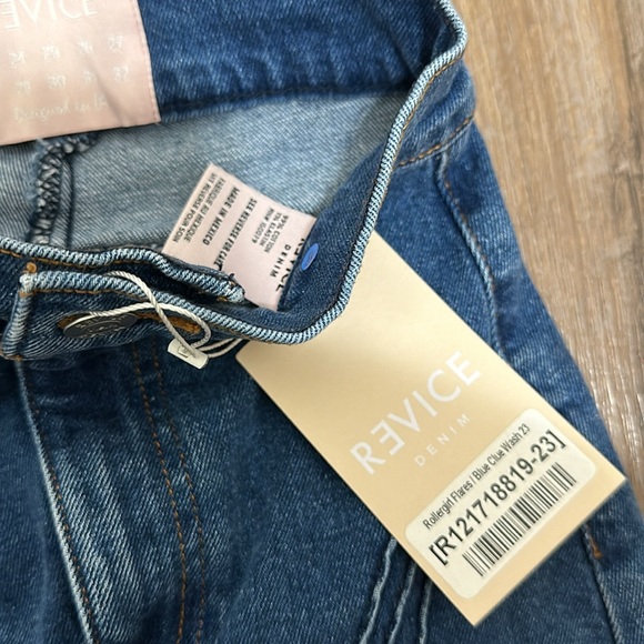 NWT REVICE Denim Rollergirl Flare Jeans size 23 - Picture 3 of 4